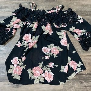 Black blouse with floral design & lace embroidery.